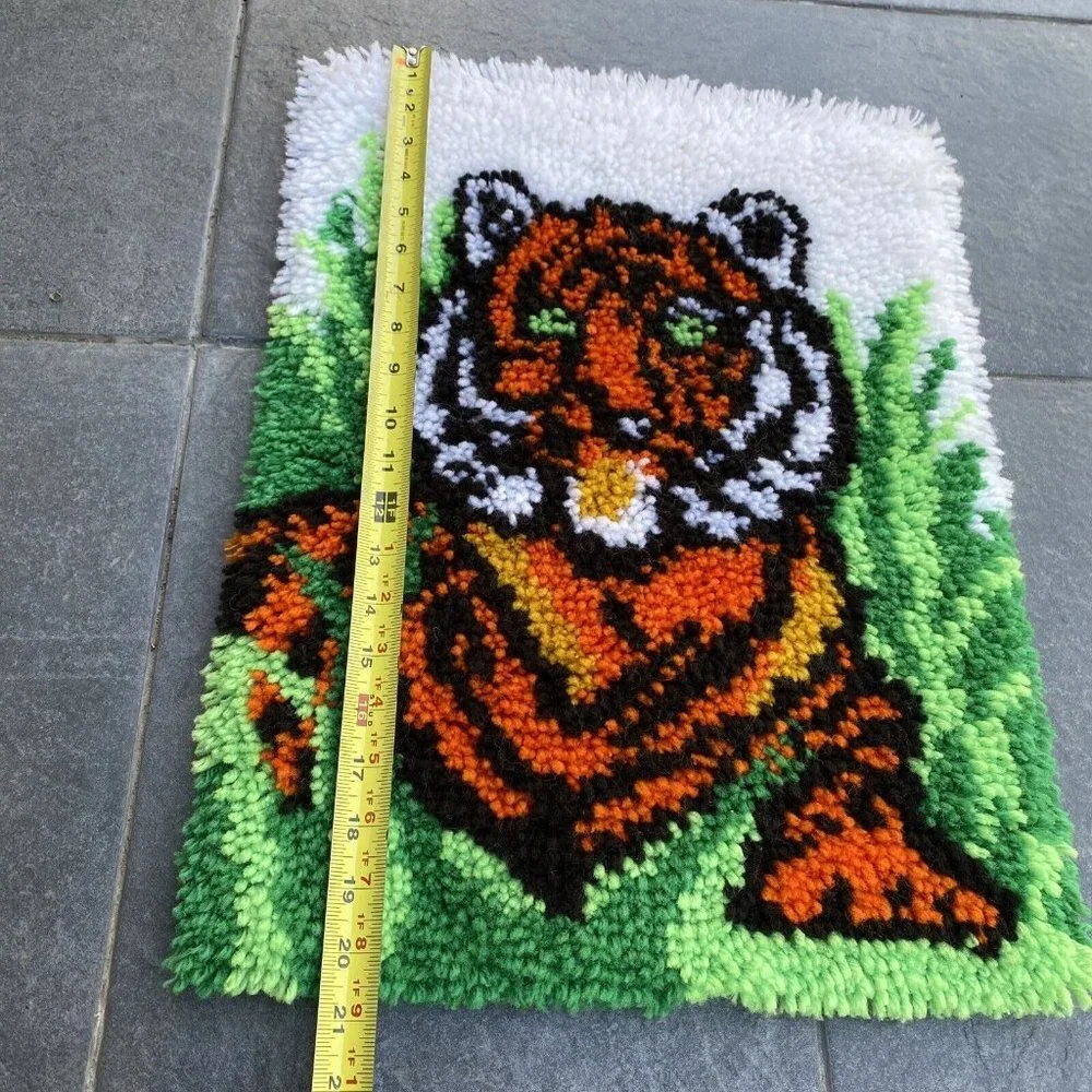 Vintage 70s MCM Handmade Tiger Latch Hook Yarn Wall Rug Tapestry Tiger 21” X 15”